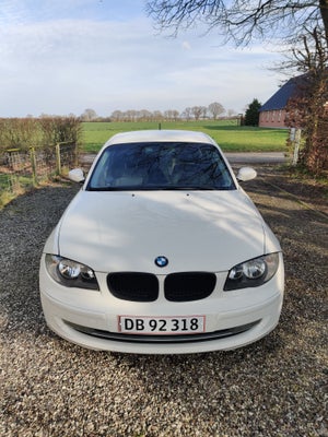 BMW 118i, 2,0 Advantage, Benzin, 2007, km 283000, hvid, nysynet, 5-dørs, 16" alufælge, Dejlig bmw 11