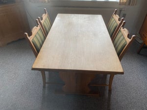 Spisebord med 4 stole, 2 plader gyngestol og skamm