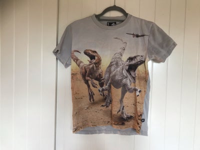 T-shirt, T-shirt, Molo Jurassic World, str. 152, Super fin t-shirt med motiv fra Jurassic World.
Nyp