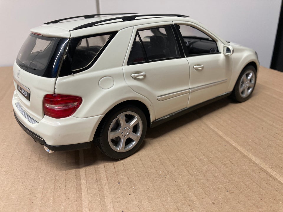 Modelbil, Mercedes ML ML350 1/18, skala 1:18