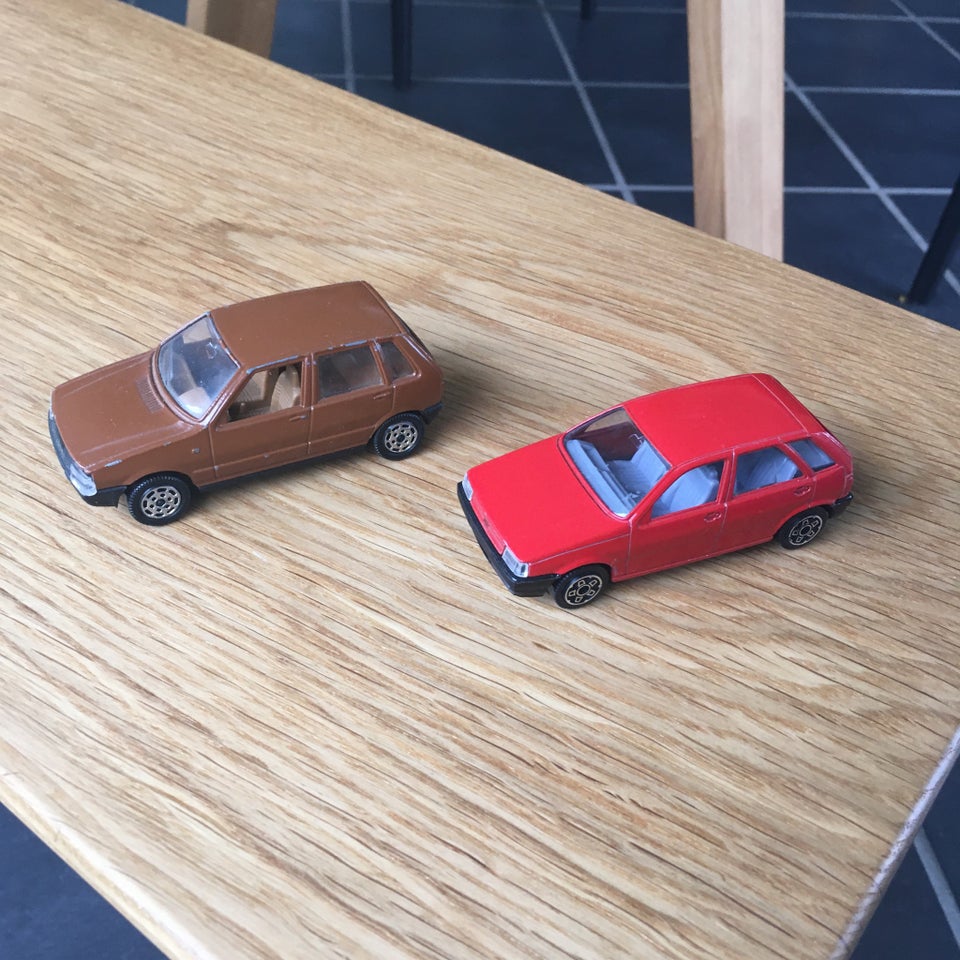 Fiat Uno og Tipo i størrelse 1:43, Burago og Hot Wheels