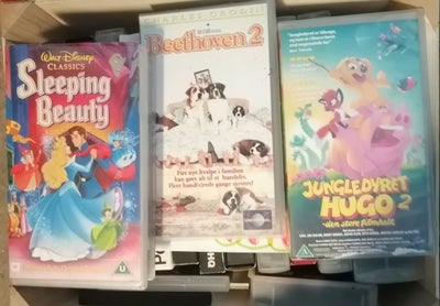 Børnefilm, 12 børnefilm VHS, en hel kasse : Blandet børnefilm, tegnefilm i VHS form. Kom med bud, ka