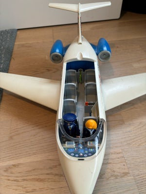 Fly, Passererfly, Playmobil, Rigtig fon flyvemaskine med stewardesse og pilot. Krus og juice. 
Fejle