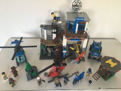 Lego City, 60174, LEGO® City 60174 - Bjergpolitiets hovedkvarter

Grib dit politiskilt, og aflæg et 
