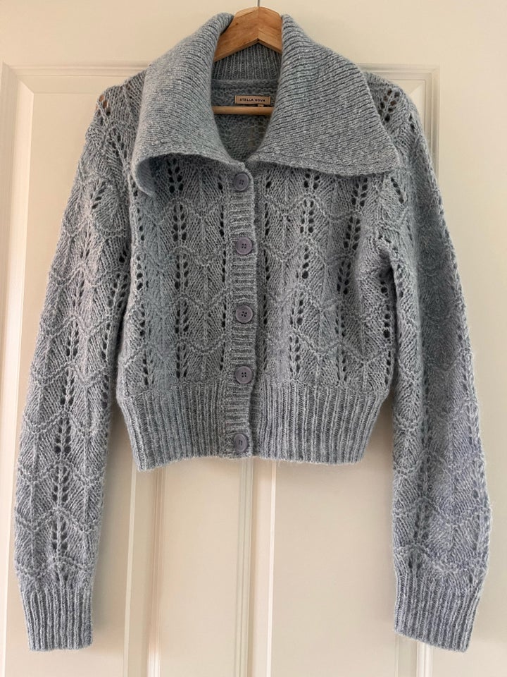 Cardigan, Stella Nova, str. 38