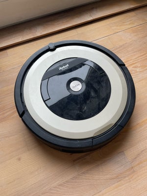 Robotstøvsuger, iRobot Roomba 891, 33 watt, Kørt 98 timer. Sælges pga. flytning.
- Kalender funktion