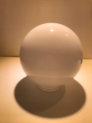 Væglampe, Ifö Electric, Reserveglas til Globe loftlampe i opal glas, Ø18 cm.
Kun brugt få måneder så