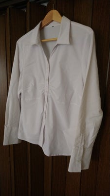 Skjorte, Ukendt, str. 40, Hvid, bomuld/polyester, God men brugt, Sød hvid skjorte 
Super elastisk.
R