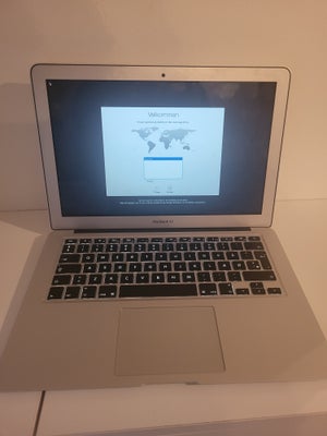 MacBook Air, A1466, 4 GB ram, 128 GB harddisk, God, Ældre macbook air tilsalg. 
Fungerer super fint 