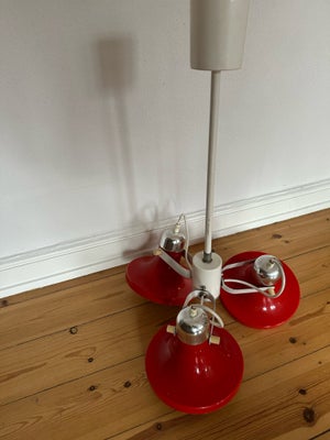Anden loftslampe, Retro DDR, Unik lampe der er lidt porøs i sine plastik samlinger,