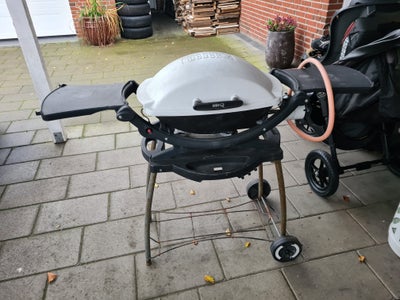 Gasgrill, Weeber, 1 stk weeber gasgrill med rist og stegepande 
1 stk 11 kg gasflaske tom
2 stk kul 