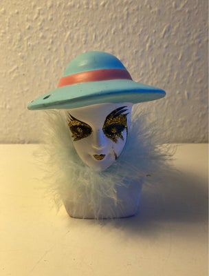 80-er buste skulptur dame med hat og fjer, 80-er buste skulptur dame med hat og fjer
Fjerboa pink og