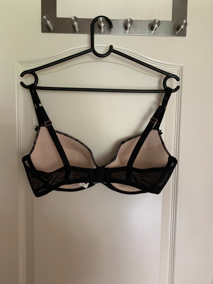 BH, Hunkemöller, str. 85E