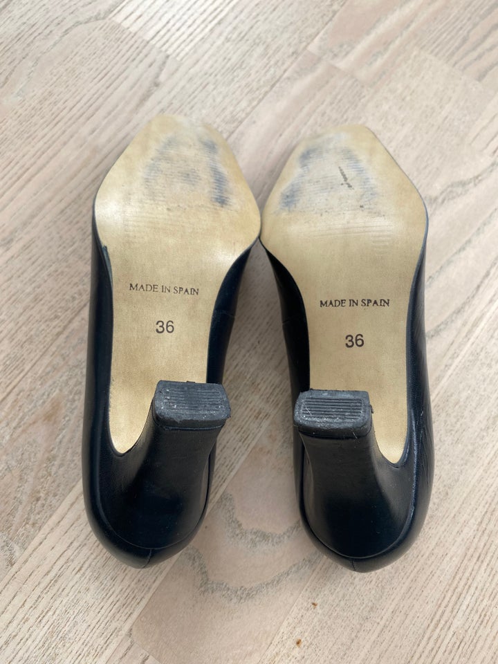 Pumps, str. 36, PJ Elda