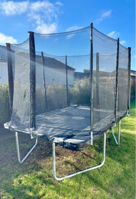 Trampolin, Super fin trampolin sælges. 2m x 3m. Næsten ikke brugt. Er købt i Jem&Fix for under et år