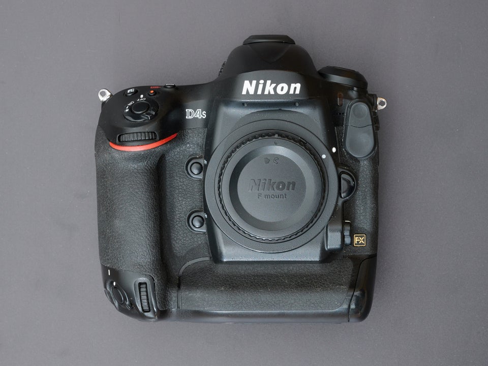 Nikon D4S, God