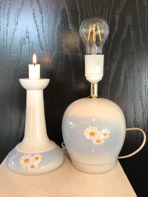 Porcelæn, Bordlampe og lysestage, Ancher Iversen Marguerite, Smukke vintage sager: Lampe og lysestag