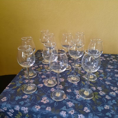 Glas, Ballet glas, hvidvin og rødvin, Holmegaard, 75 kr pr. stk.
7 hvidvin og 9 rødvin.
Som nye.