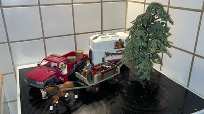 Andre samleobjekter, schleich  bil med hestetrailer, hestevogn og træ, træ fra 2005 koster 200kr
bil