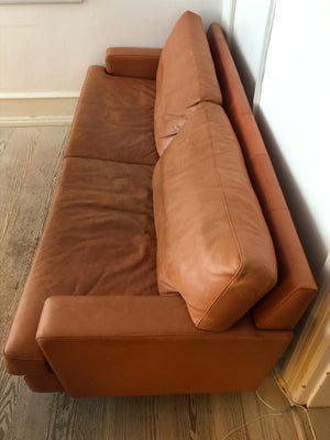 Sofa, læder, 3 pers., Meget velholdt cognac farvet læder sofa. Har ikke andet end naturlig patina. 