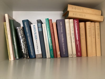 Af og om Karen Blixen . 21 bøger, Karen Blixen og flere, genre: roman, Pr. Stk. kr. 25; billigste pr