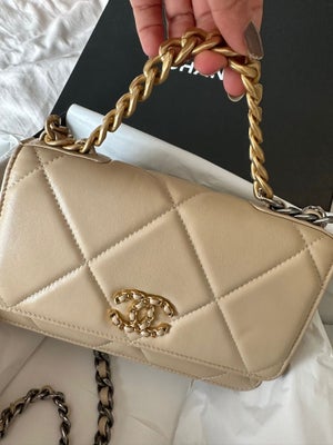 Skuldertaske, Chanel, skind, CHANEL 19 LARGE HANDBAG

Beige lammeskind, guldfarvet, sølvfarvet og ru