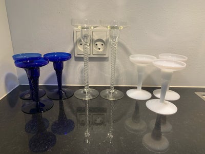 Glas, Amager Twist lysestager, Amager Twist lysestager i hvidt, klart og blåt glas fra Holmegaard

I