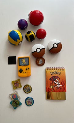 Legetøj, Pokemon, Billede 1:
Pokeballs, mini Gameboy (Burger King, 2000), poletter og Pokemon notesb