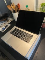 MacBook Pro, MacBookPro14,3, Quad-Core Intel Core i7