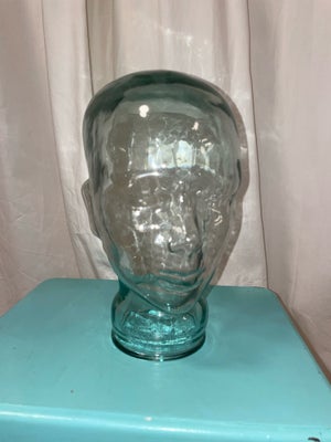 Glas mannequin hovede, Mannequin hovede i klar glas og solid kvalitet 

I god stand 

H 28 cm
D 20 c