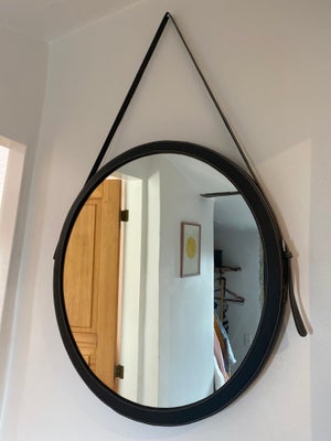 Vægspejl, b: 68, Flot rundt spejl med ægte sort læder kant. 
Kan evt leveres for 50kr i Kbh/Roskilde