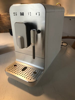 Espressomaskine, Smeg, 

Sælger denne Smeg espressomaskine/kaffemaskine, da vi ønskede en ny af samm