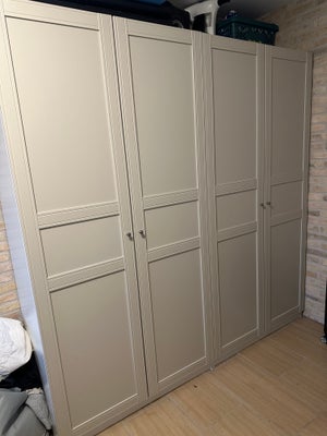 Garderobeskab, Ikea Pax, b: 200 d: 60 h: 201, Garderoben består af 2 pax garderobe skabe med målene: