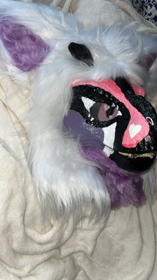 Dinomask fursuit, Sælger mit første fully fursuit. 
Den er mid-kvalitet 
Ting den har og dens fordel