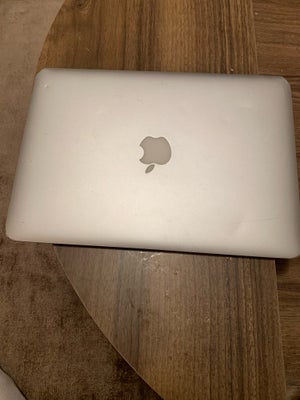 MacBook Air, 2015, Rimelig, Sælger min gamle Mac, da jeg har købt en ny.

Computeren virker helt fin