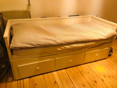 Enkeltseng, Hemnes IKEA, b: 80 l: 200 h: 83, Pæn hvid Hemnes seng med udtræk og tre skuffer. Afhente