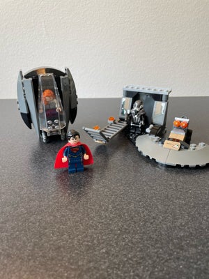 Lego Super heroes, 76009, Superman: Black Zero Escape

Sættet er inklusiv alle minifigurer og byggev