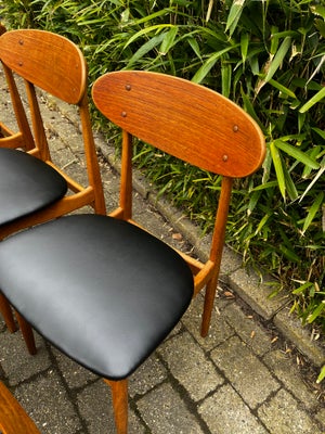Spisebordsstol, Teak og eg, 6 styk stole med egetræs stel og teak ryg.
Polstret med imiteret sort læ