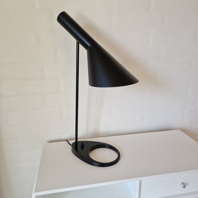 Arne Jacobsen, Aj bordlampe, bordlampe, Sælger denne bordlampe fra Arne Jacobsen. Den fremstår som n