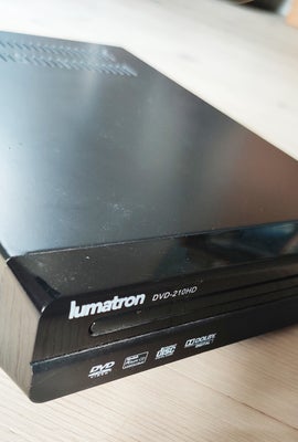 Dvd-afspiller, Lumatron, DVD-210HD, God, Fin lille dvd-afspiller sælges. 
Kan både gå med Svart og U