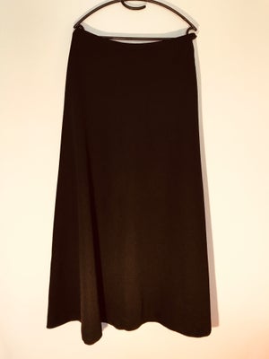 LANG SORT NEDERDEL, str. 42, Eibi,  Sort,  Trevira = polyester,  God men brugt, Enkel og elegant lan