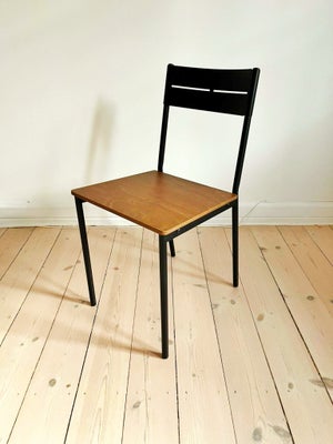 Spisebordsstol, Metal, IKEA, 4 spisebordsstoler i sort metal / træ.

Brugt kun i ca. 1 år. Ingen rid