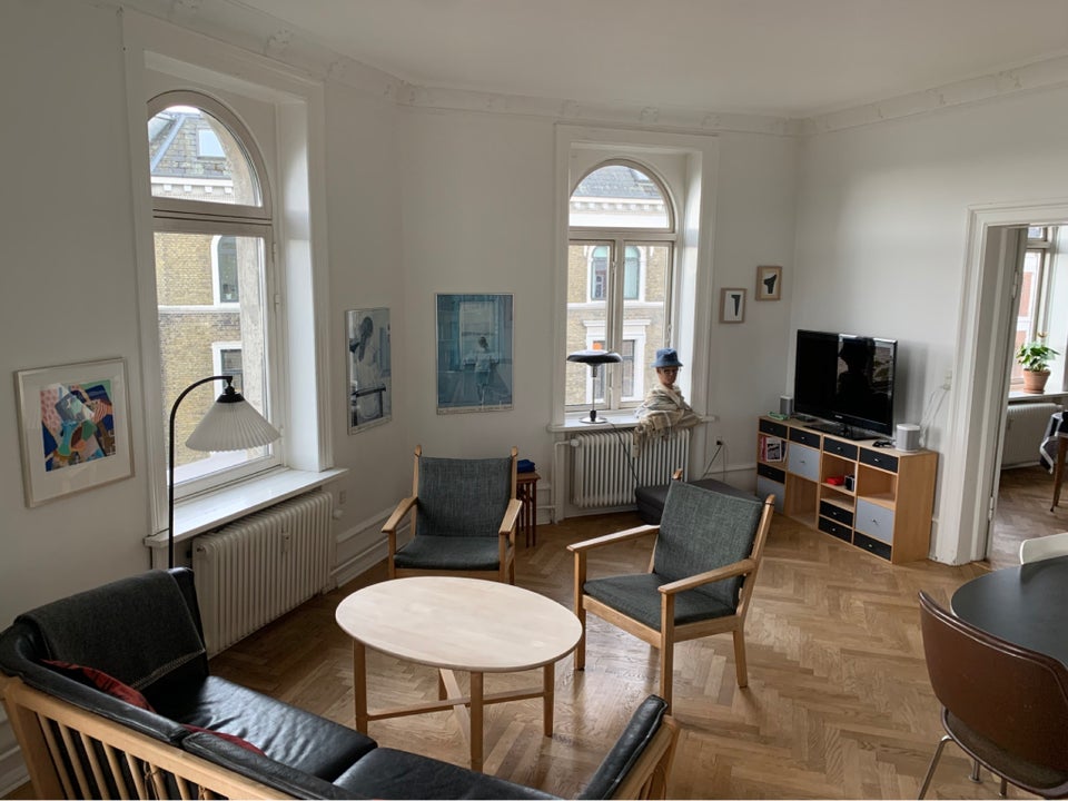 Søerne , Andelslejlighed byttes, 2200