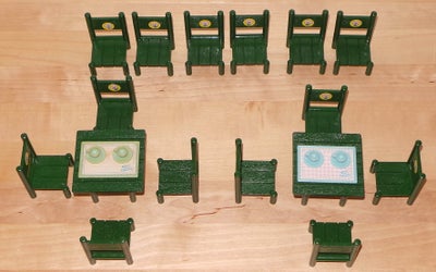Sylvanian, Inventar til dukkehus, 14 stole og 2 borde med bakker - hver med to kopper og underkopper