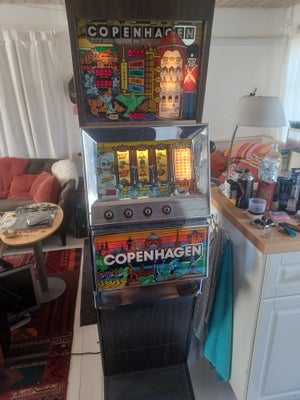 Copenhagen bally, spilleautomat, Sælger min spilleautomate copenhagen i bally med sokkel virker fint