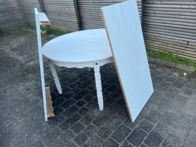 Spisebord, Massivt egetræ, Dansk, b: 120 l: 120, Hvid malet massivt egetræ bord.
2 plader 65cmX2
Ø:1