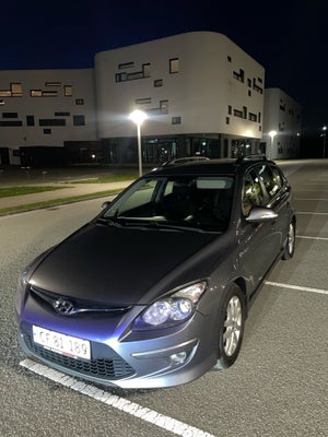 Hyundai i30, 1,6 CRDi 90 Blue Drive CW, Diesel, 2012, km 251999, gråmetal, træk, klimaanlæg, aircond