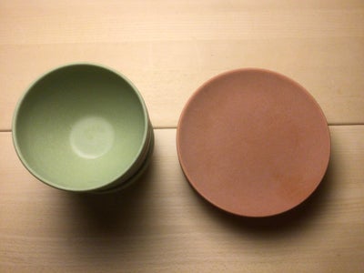 Keramik, Frokosttallerken og ymerskåle, Höganäs, 4 lysegrønne ymerskåle
5 rustfarvede frokosttallerk