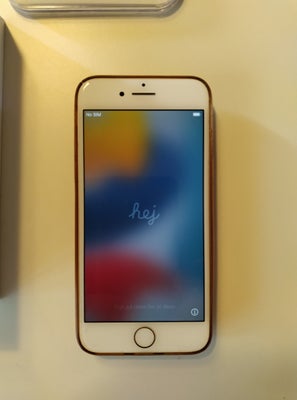 iPhone 7, 128 GB, guld, God, Fin iPhone 7 med 128 GB i rose gold i god stand, uden ridser. Den har l