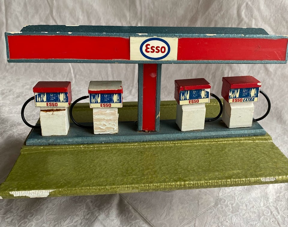 Modelbil, Bensinstander. Servicestation. Esso. Tekno